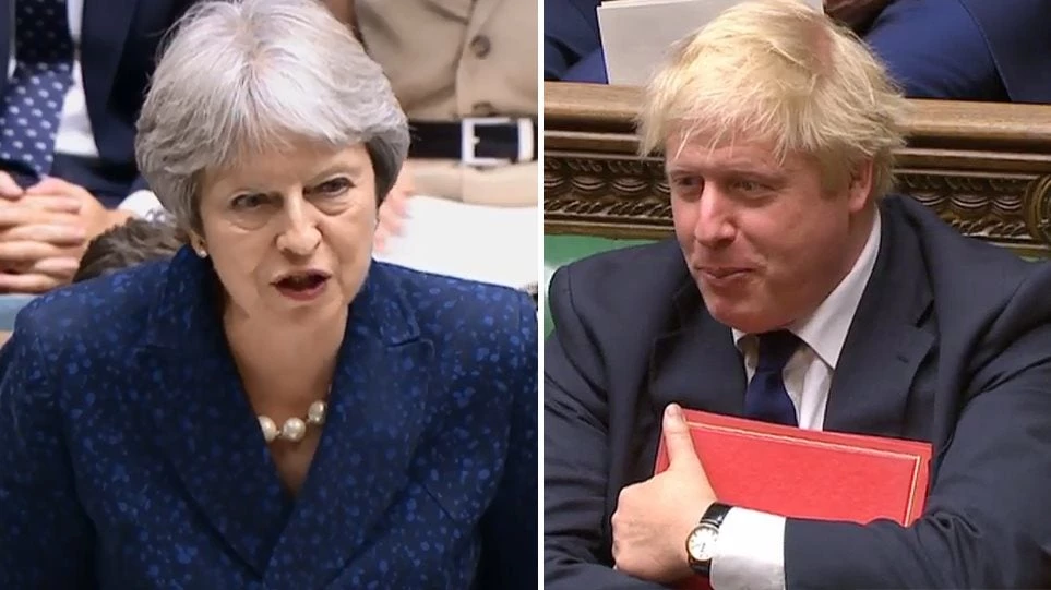 «Καμπανάκι» κινδύνου από Μέι μετά τις παραιτήσεις τριών υπουργών: Κίνδυνος άτακτου Brexit χωρίς συμφωνία με την ΕΕ